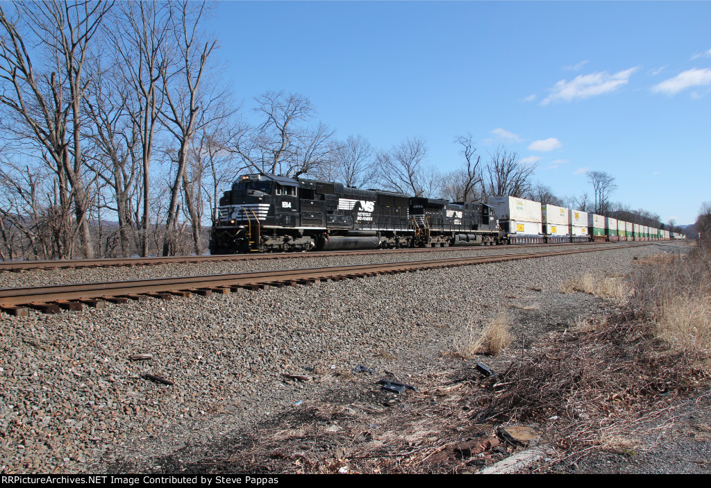 NS 1814 on the point of train 25P